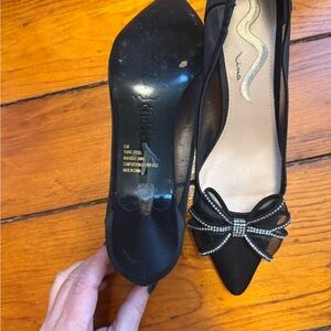 Black Heels with Bow Detail and Glossy Finish